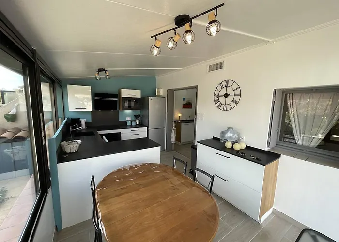 Charmante T3 Climatisee Avec Veranda, Terrasse Et Jardinet - Proche Et Commerces - Fr-1-106-54 Willa *